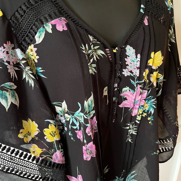 Zac & Rachel Black Floral Blouse - Picture 2 of 6